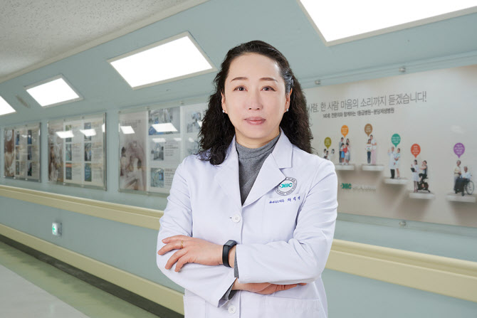“누워있는데 허리 더 아파”…20대도 조심해야 하는 ‘이것’